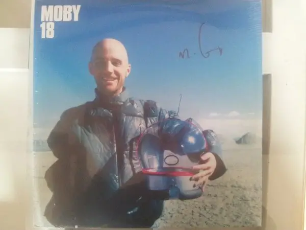 Moby - 18 (2 пластинки, Подписанный, Альбом, Лимитированое, Переиздание) - фото №2