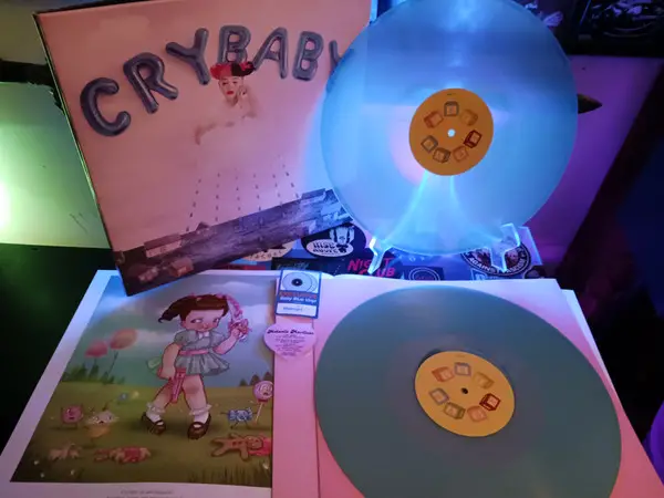 Melanie Martinez - Cry Baby (2 пластинки, Синий, Альбом, Deluxe издание, Переиздание) - фото №3