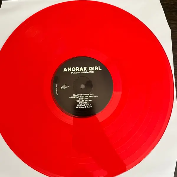 Anorak Girl - Plastic Fantastic (Красный, Прозрачный, Односторонний, Record Store Day, Сборник, Лимитированое) - фото №3