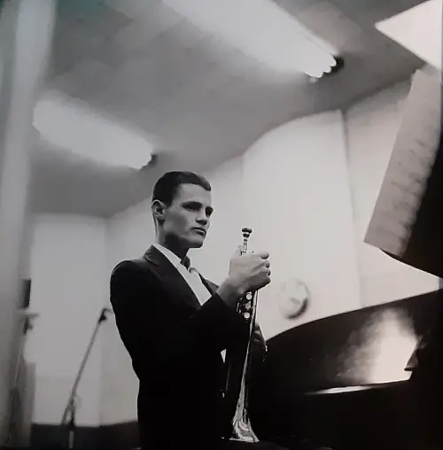 Chet Baker - Young Chet (A Jazz Portrait by William Claxton) (3 платівки, Перевидання) - фото №17