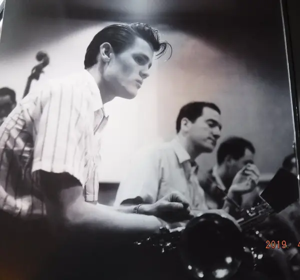 Chet Baker - Chet Baker & Strings (Альбом) - фото №5