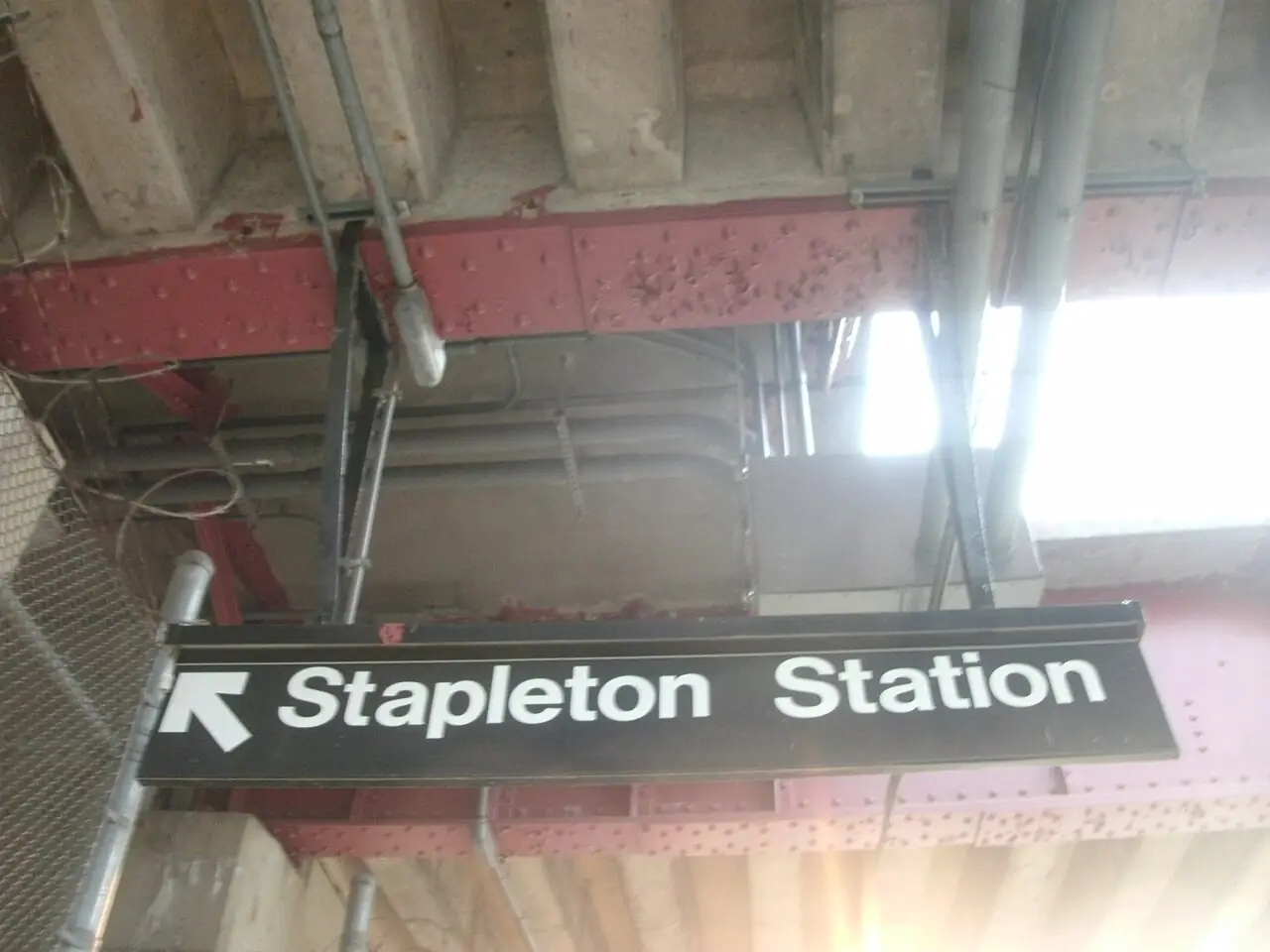 Вказівник станції Stapleton на залізниці Стейтен-Айленда
